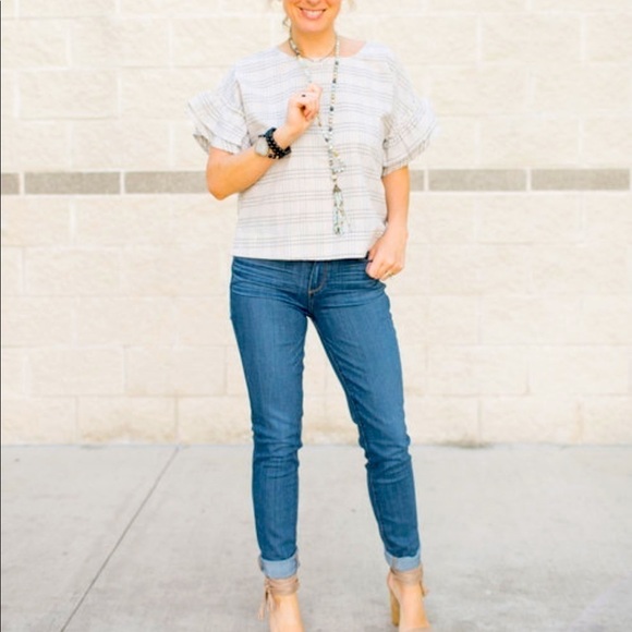 Vince Camuto•Oversized Ruffle Sleeve Crop Top size S - Picture 8 of 8